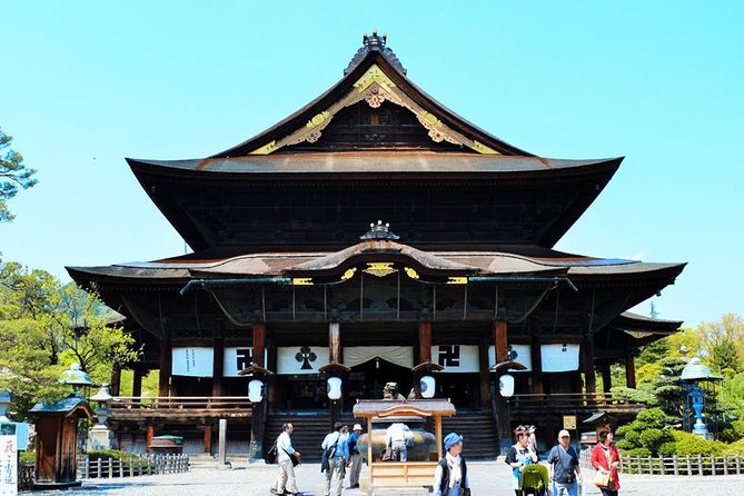 1-Day Snow Monkeys, Zenko-ji Temple & Sake in Nagano - Why this Nagano day works so well