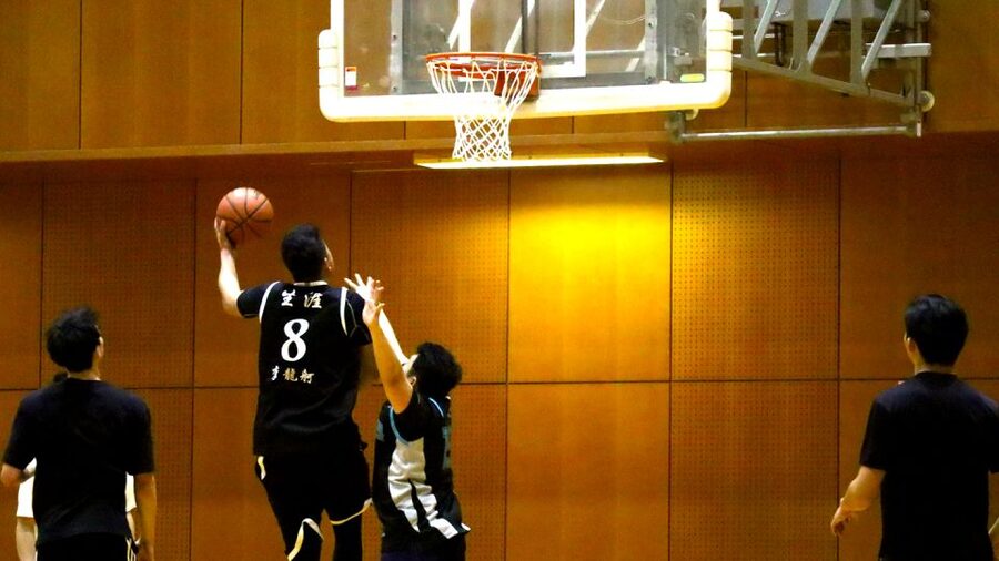 Basketball in Osaka with local players! - How this compares with a basketball lesson