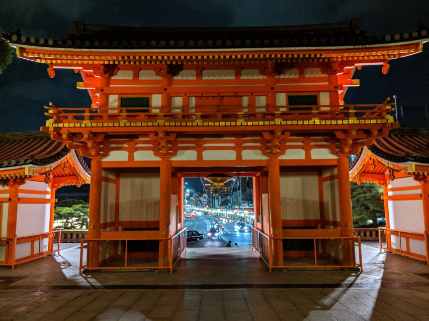 Best of Kyoto: Gion, Geisha, Pagodas & Cobblestones - Why Gion works best after dark