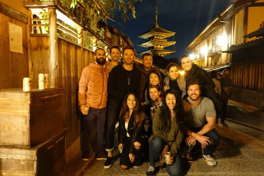 Best of Kyoto: Gion, Geisha, Pagodas & Cobblestones - Gion after sunset and the world of geiko