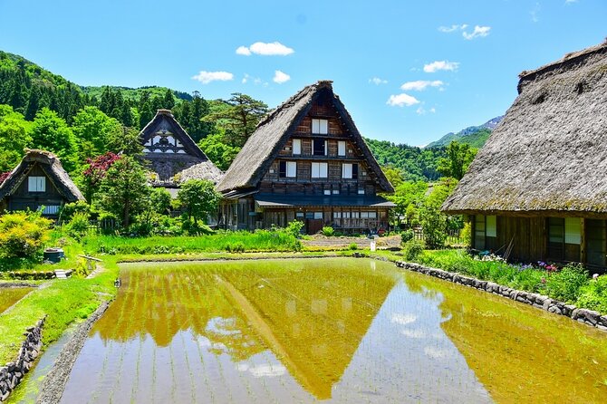 Departing from Takayama [Regular sightseeing bus] World Heritage Sites Shirakawago and Gokayama Ainokura - The guide and what you actually receive