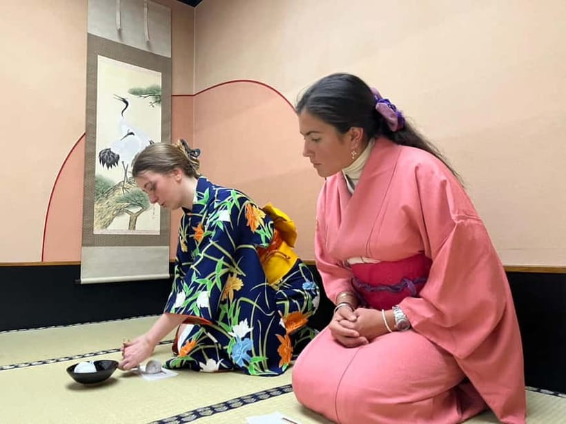 Experience Samurai and traditional Culture to the fullest - Learning to carry a deadly weapon