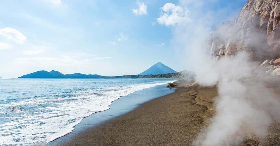Experience the blessings of volcanoes in Kagoshima, Kyushu - Lake Ikeda, Chirin Island, and short scenic stops