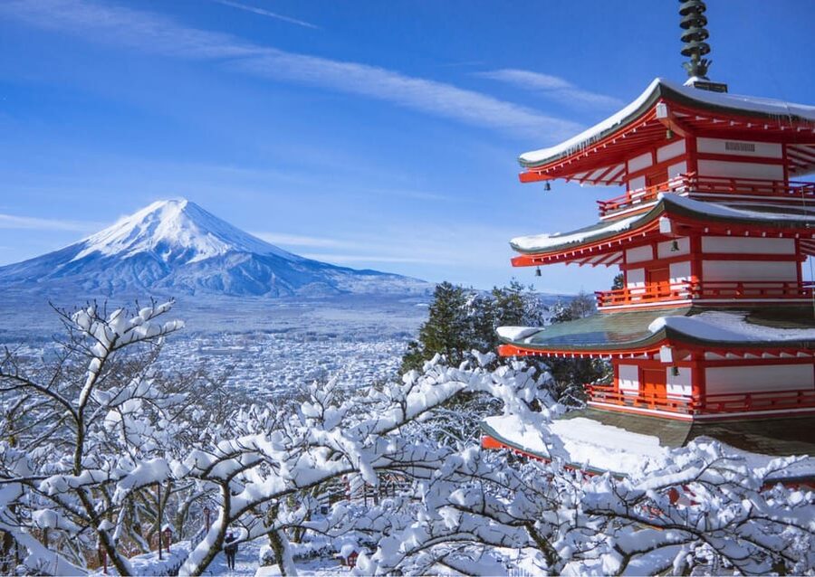 From Tokyo: Fuji Mountain Area - FujiQ - Lake Kawaguchiko - Chureito Pagoda - Fujiyoshida and the road to Chureito