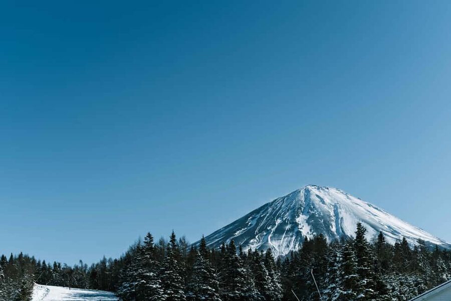 From Tokyo: Fujiyama Snow Resort Yeti Winter Ski Day Tour - Five hours beneath Mt. Fuji