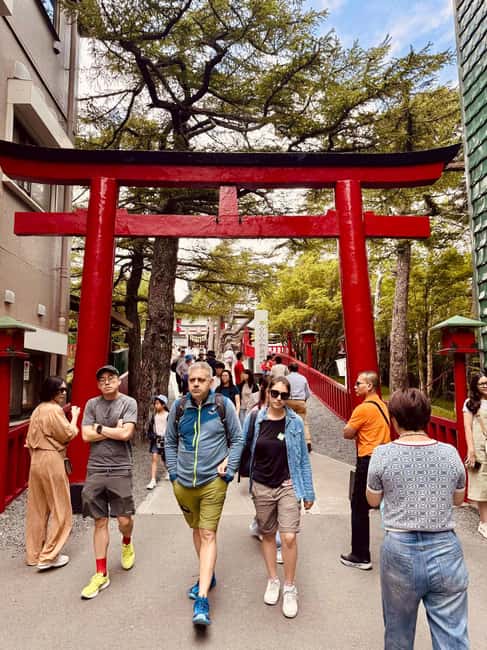 From Tokyo: Full-Day Mount Fuji Tour in English or Spanish - Arakura Sengen Park and the famous pagoda climb