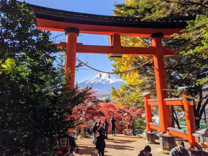 From Tokyo: Mt Fuji, Arakurayama and Kawaguchi Lake Day Trip - The climb to Arakurayama and Chureito Pagoda