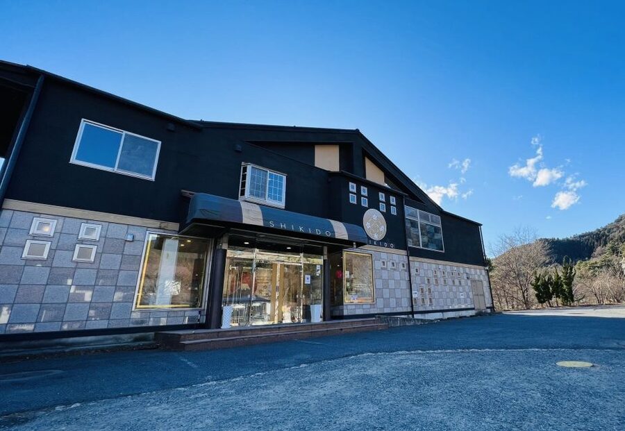 From Tokyo: Mt.Fuji, Tea Ceremony & Outlet Shopping Day Tour - Arakurayama’s famous view, with 400 steps attached