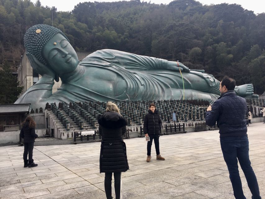 Fukuoka: Private Walking Tour with Local Guide - Starting at Ohori Park and the castle ruins