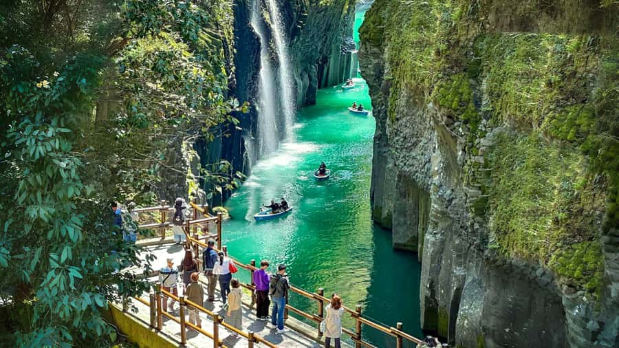 Fukuoka: Takachiho Gorge & Scenic Railway One Day Tour - The Amaterasu Railway and its old-fashioned mood