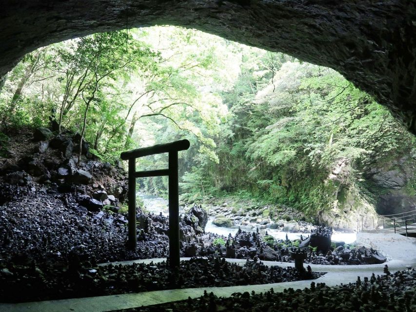 Fukuoka: Takachiho or Minami Aso Customizable 1-Day Tour - Shirakawa Spring Park and the Minami-Aso Start