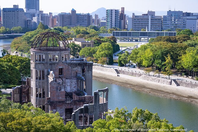 Full Day Hiroshima and Miyajima Bus Tour from Hiroshima - Guide strengths and the large-group issue
