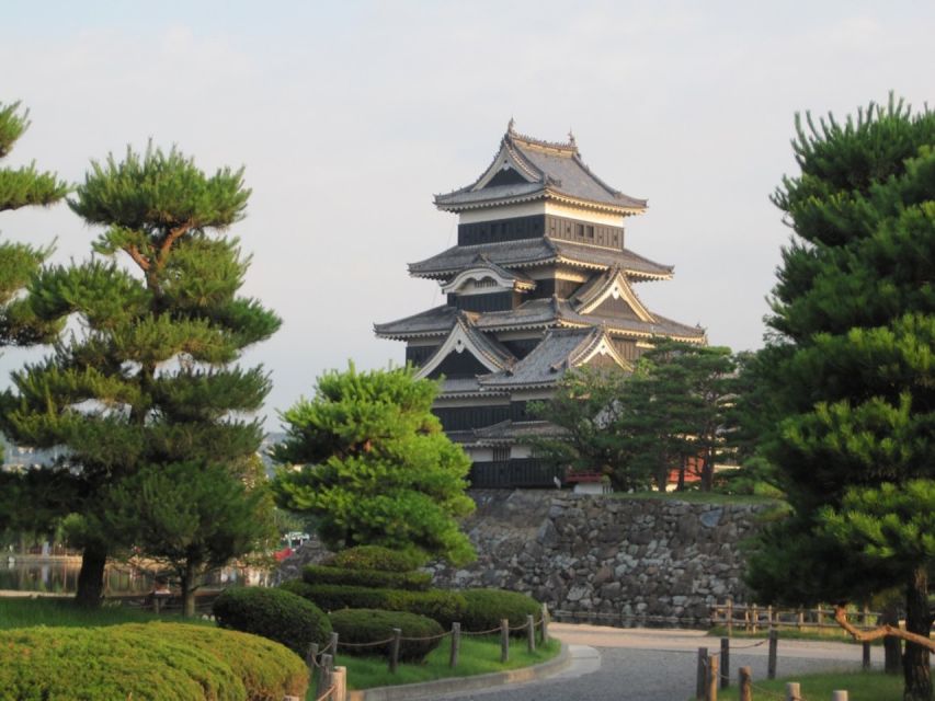 Full-Day Tour: Matsumoto Castle & Kamikochi Alpine Valley - Nawate-Dori and Matsumoto’s Frog Street