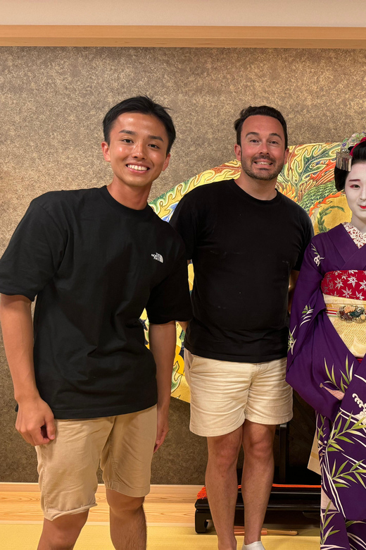 Gion Walking Tour, Geisha Show and Japanese Game in Kyoto - The guides shape the experience