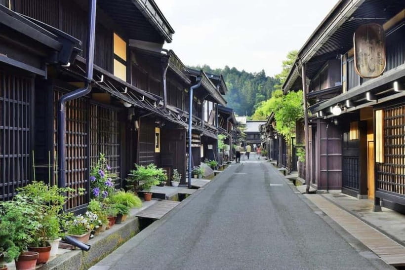 Hida Takayama, Shirakawa-go+Observatory|Day Trip from Nagoya - The Gassho-zukuri village and its practical appeal