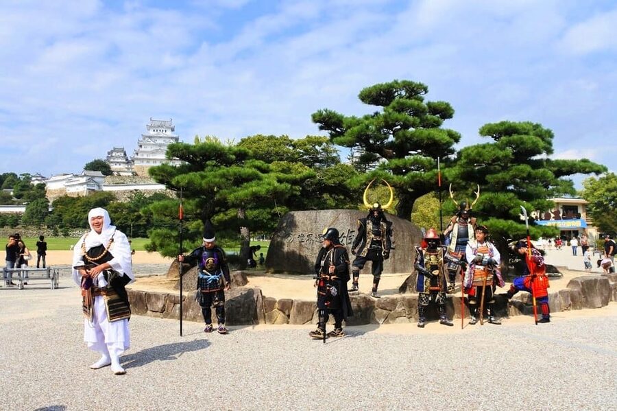 Himeji: Express Guided Tour of Himeji Castle in 90 Minutes - The photo stop and the White Heron Castle view