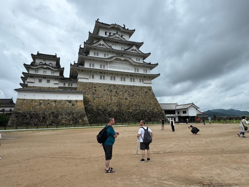 Himeji: Himeji Castle & Kokoen Garden 3.5-Hour Guided Tour - From military power to garden calm