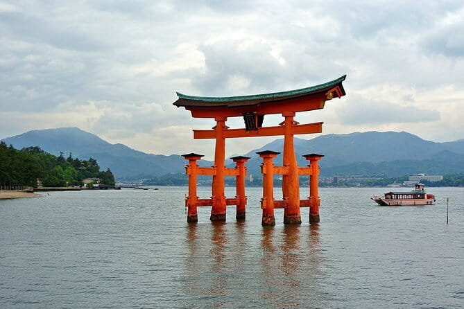 Hiroshima and Miyajima Day Trip with Itsukushima Shrine & Ferry - Who should choose the full day?