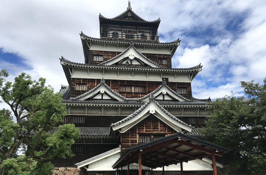 Hiroshima: Best of Hiroshima Guided Bike Tour - Hiroshima Castle and Gokoku Jinja