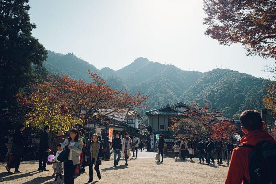 Hiroshima: Hidden Gems and Highlights Private Walking Tour - The guides and the human side of Hiroshima