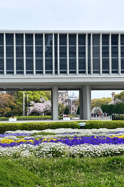 Hiroshima; Hiroshima Peace Memorial Museum and Castle Tour - Hiroshima Gokoku Shrine and the city before 1945
