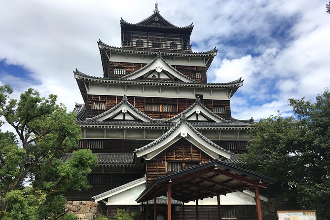 Hiroshima in a Nutshell: Morning Bike Adventure - The guides shape the experience