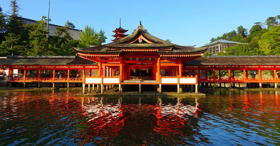 Hiroshima & Miyajima: Full-Day Private Tour & Licensed Guide - Walking around Miyajima and Itsukushima Shrine