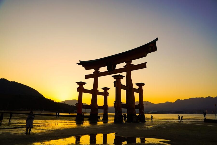 Hiroshima: Miyajima Half-day Historical Walking Tour - Tea, coffee, and the return to town