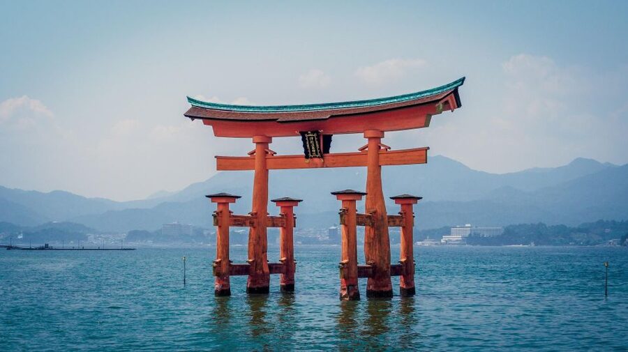 Hiroshima: Miyajima Peace Memorial Icons of Peace and Beauty - Key points at a glance