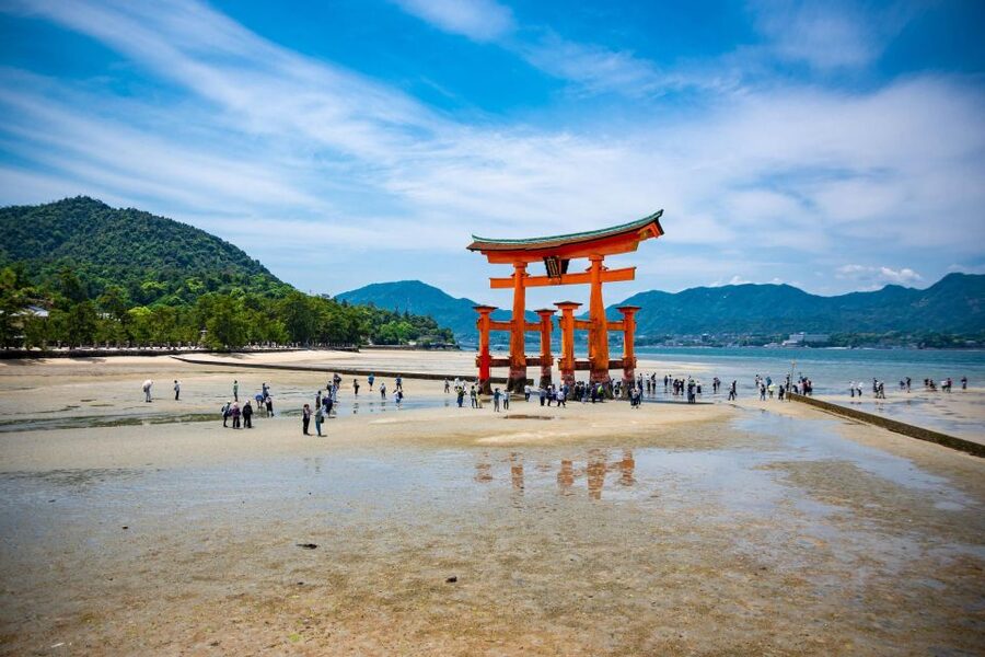 Hiroshima: Miyajima Peace Memorial Icons of Peace and Beauty - The guide can shape the whole day