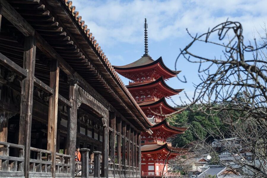 Hiroshima: Miyajima Peace Memorial Icons of Peace and Beauty - Itsukushima Shrine and the sea
