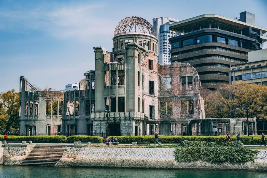 Hiroshima: Miyajima Peace Memorial Icons of Peace and Beauty - Senjokaku Pavilion and traditional architecture