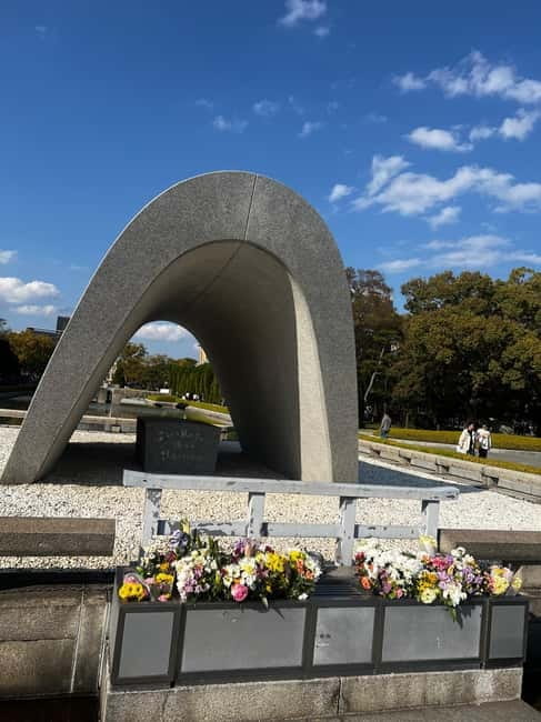 Hiroshima Peace Memorial Park: A Guided Tour - Beginning beneath the Atomic Bomb Dome