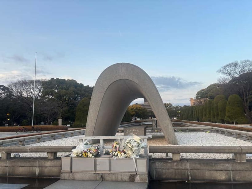 Hiroshima: Peace Memorial Park and Atomic Bomb Dome Tour - Remembering Korean Victims and International Support