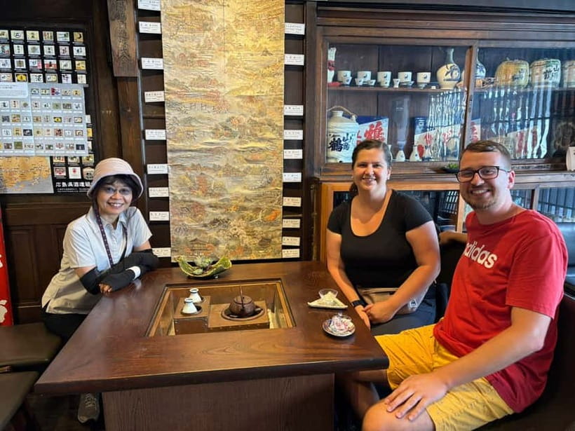 Hiroshima: Saijo Sake Tasting at 7 Breweries Guided Tour - Tasting several styles without losing your bearings