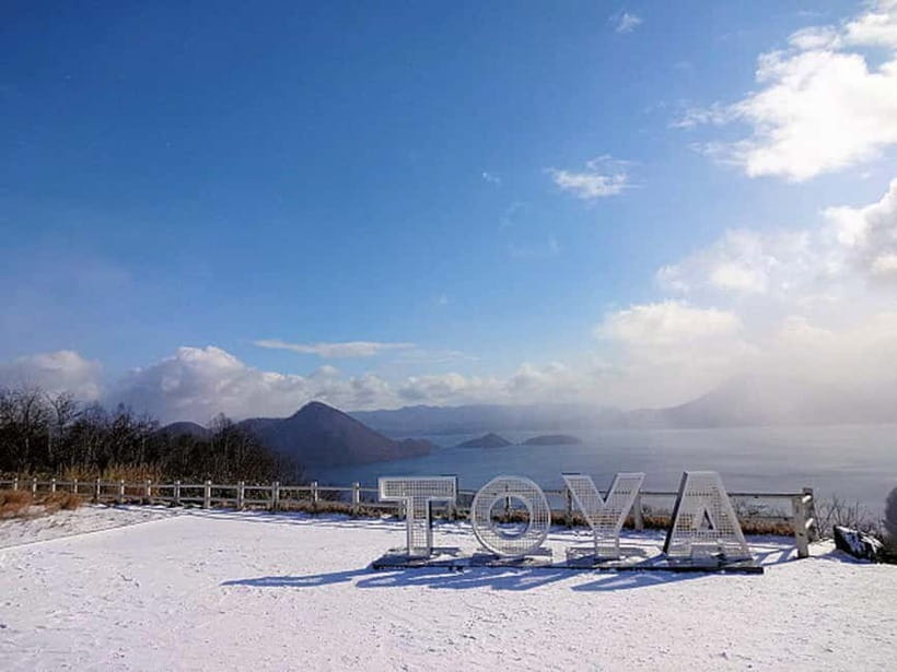 Hokkaido Tour:Sapporo to Noboribetsu, Lake Toya,Ice Festival - Toyako Onsen, hand baths, and 70 minutes beside the lake