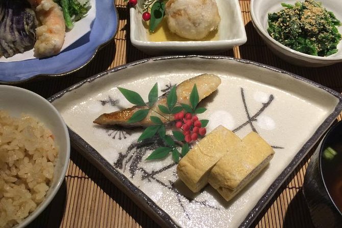 Izakaya Style Cooking Class - The instructors and level of personal help