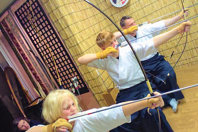 Japanesel Archery Experience HIROSHIMA CASTLE SHARAKU - Dressing in dogi and hakama adds real character