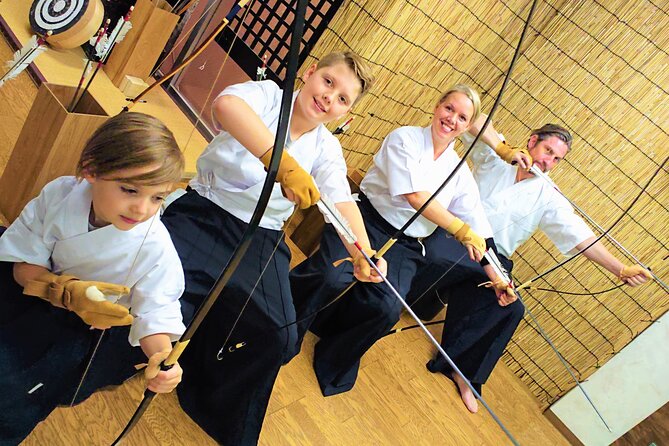 Japanesel Archery Experience HIROSHIMA CASTLE SHARAKU - The target rounds turn practice into a game