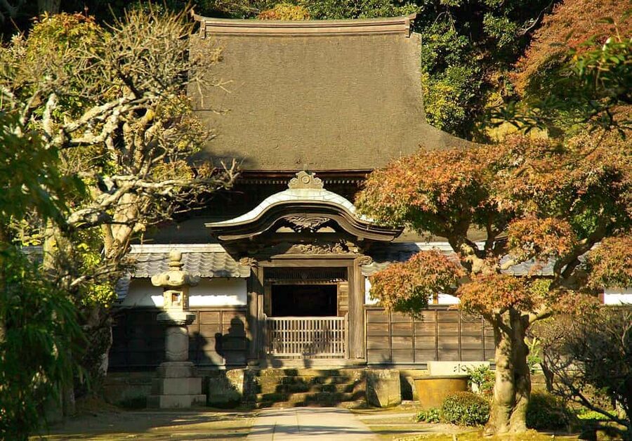Kamakura: A Journey Through Medieval Japan - Public transport keeps the day from becoming a slog