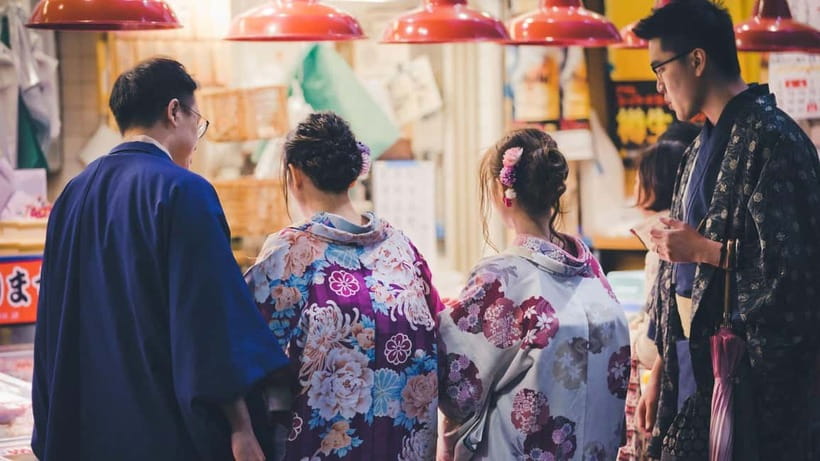 Kanazawa: City Highlights & Hidden Gems Private Walking Tour - Omicho Market and everyday Kanazawa