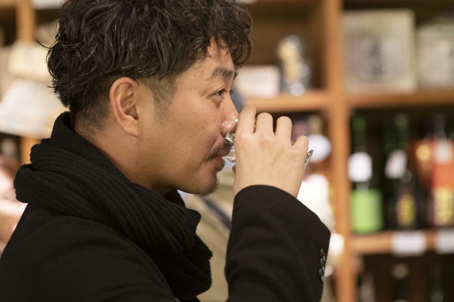 Kanazawa: Private Food Tasting Walking Tour - Izakaya time and the included drink