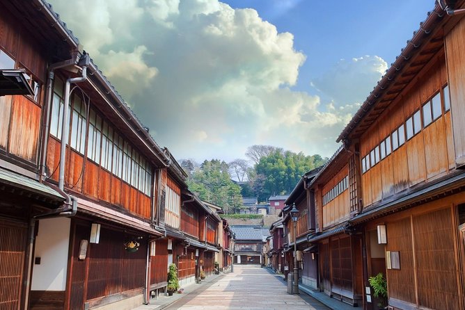 Kanazawa Private Tour with a Local – Highlights & Hidden Gems - Walking, transport, and the real cost