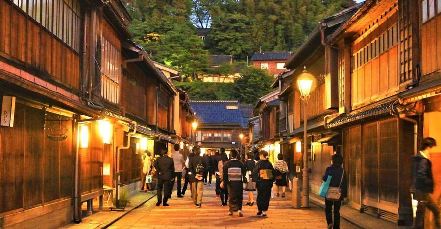Kanazawa: Private Tour with Local Guide - Kenroku-en: start with Kanazawa’s famous garden