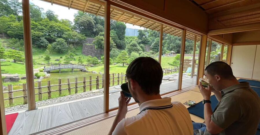 Kanazawa: Samurai, Matcha, Gardens and Geisha Full-Day Tour - Starting beneath Kanazawa Station’s sumo wrestlers