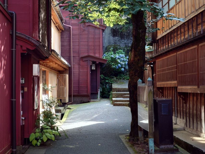 Kanazawa: Samurai, Matcha, Gardens and Geisha Full-Day Tour - Returning through Kazue-machi’s back streets