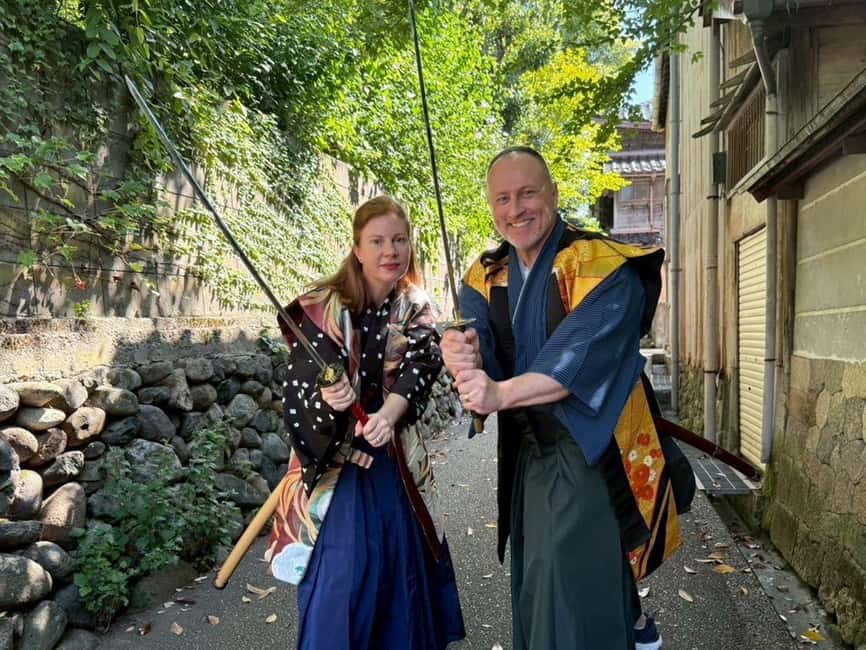 Kanazawa: Samurai Swordsmanship Lesson at a rented temple - Meeting Shin Near FamilyMart