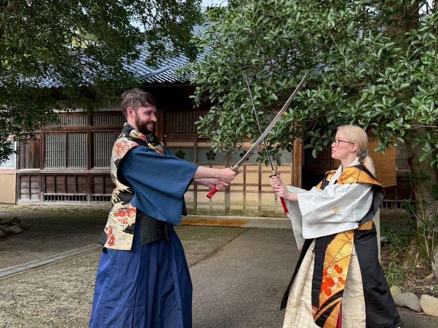 Kanazawa: Samurai Swordsmanship Lesson at a rented temple - Ten Minutes of Samurai History and Technique