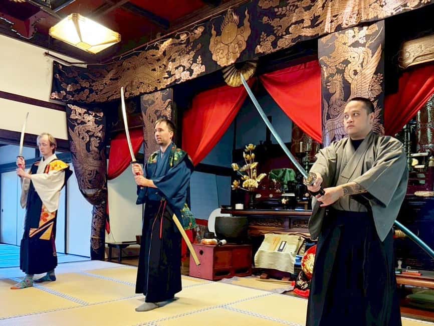 Kanazawa: Samurai Swordsmanship Lesson at a rented temple - Ten Minutes for Photos and Video