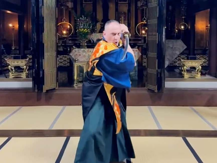 Kanazawa: Samurai Swordsmanship Lesson at a rented temple - Ten Minutes to Become a Samurai